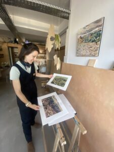 Katy Wright dans son atelier